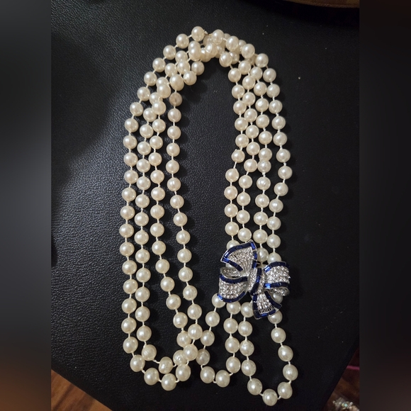 Jewelry - Elegant Pearl Necklace with Blue & Silver Bow Brooch With Rhinestones